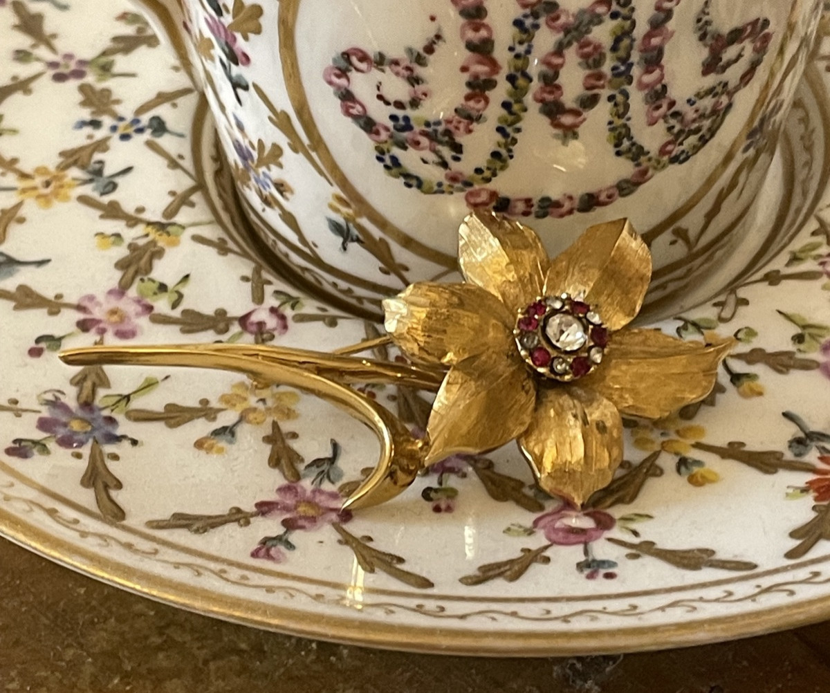 Marcel Boucher Couture Brooch In Gold Metal And Jewelry -photo-2