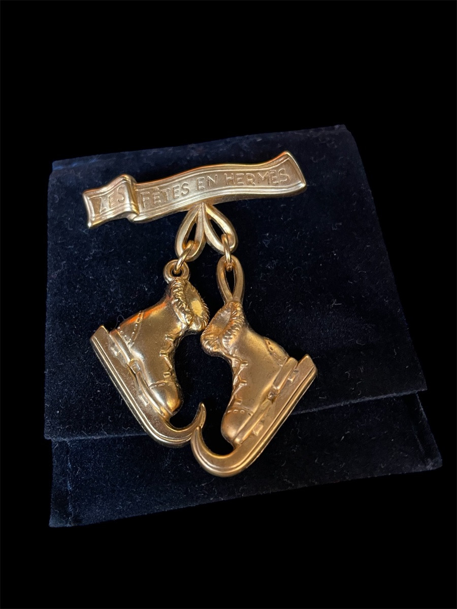BROCHE HERMÈS EN MÉTAL DORÉ BRELOQUES PATINS À GLACE BROCHE VINTAGE LES FÊTES EN HERMÈS -photo-3