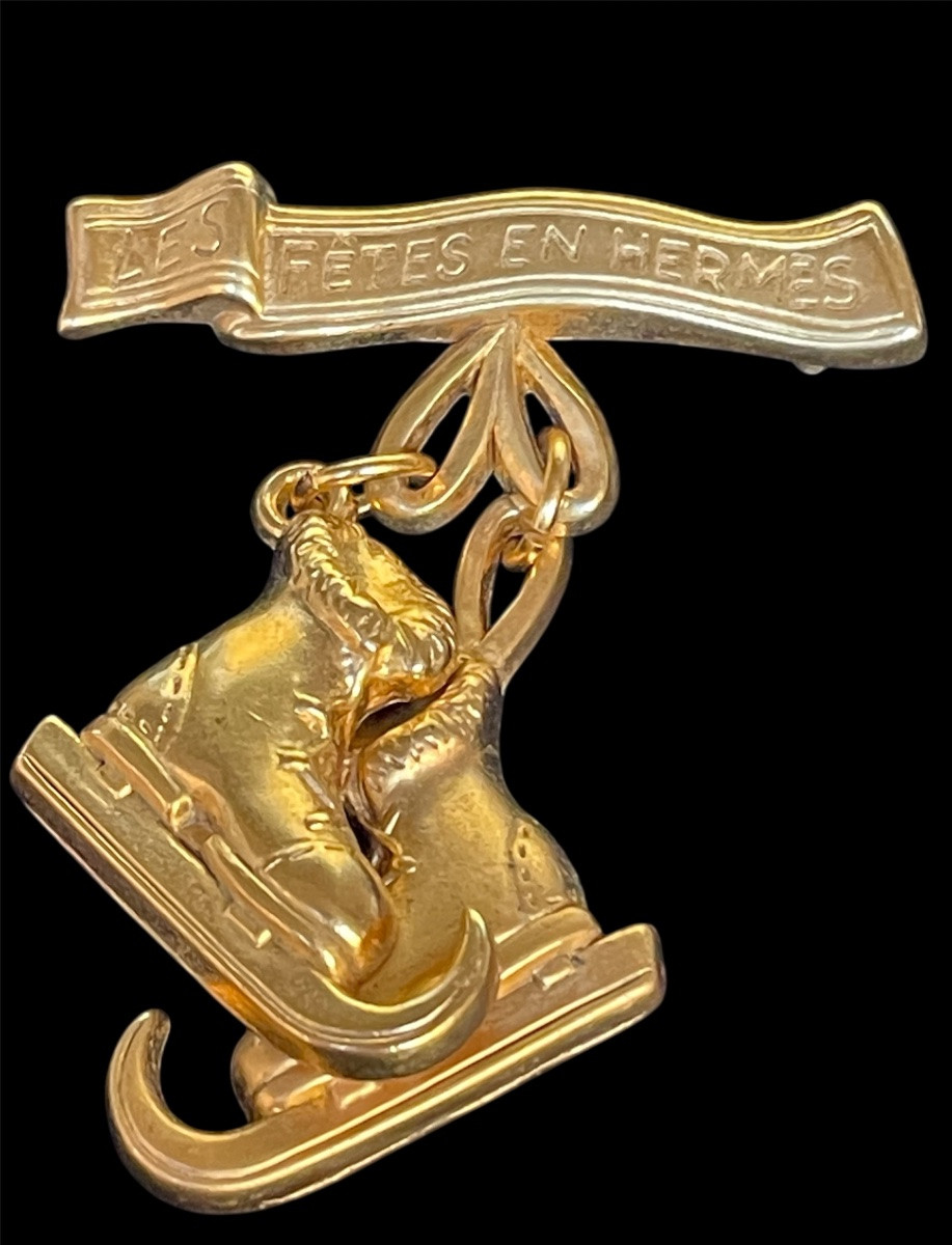BROCHE HERMÈS EN MÉTAL DORÉ BRELOQUES PATINS À GLACE BROCHE VINTAGE LES FÊTES EN HERMÈS -photo-4