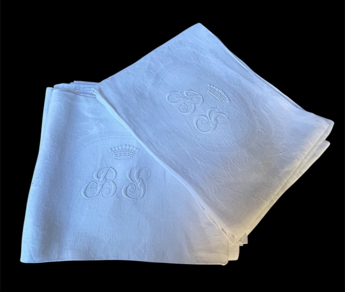 SUITE  DE 10 SERVIETTES EN DAMASSÉ DE FIL DE LIN COURONNE COMTALE SUR UN MONOGRAMME BG NOBLE-photo-3