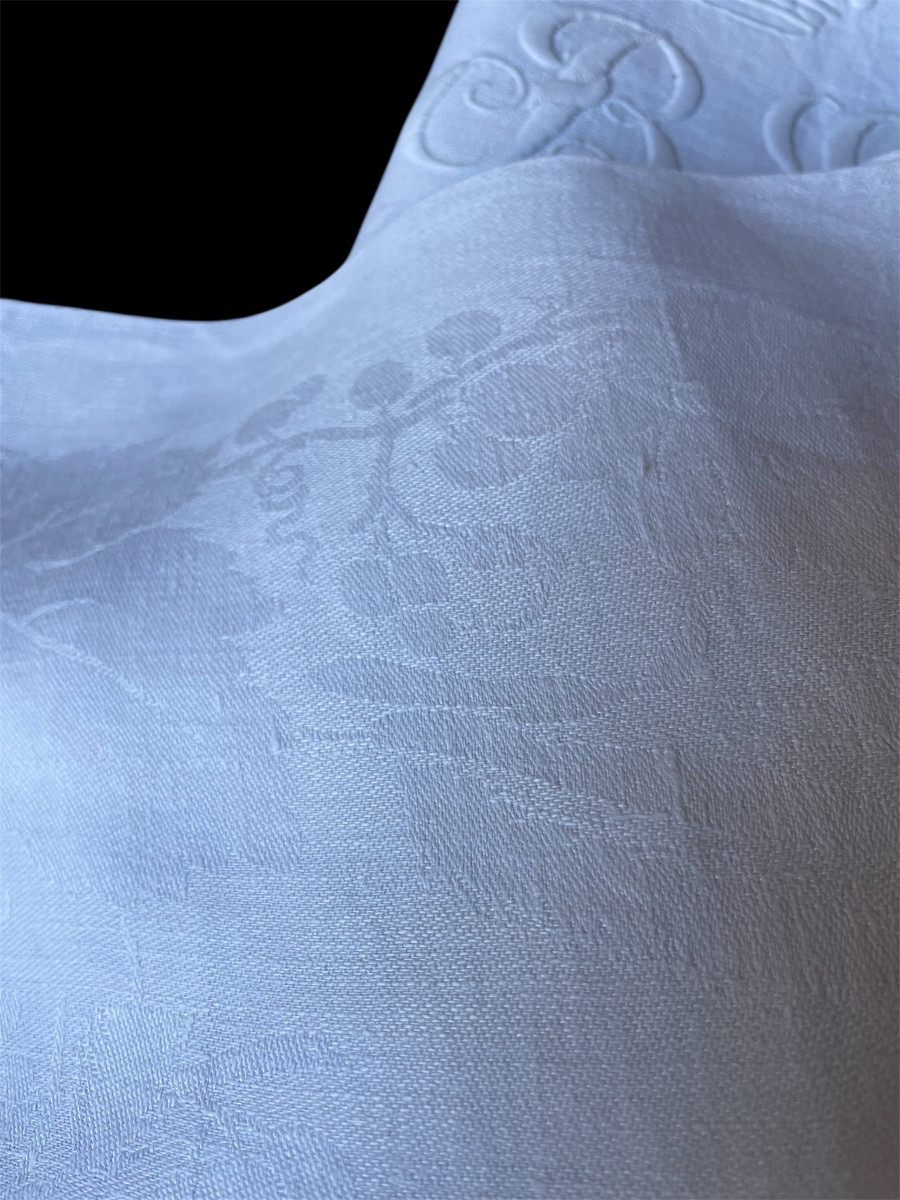 SUITE  DE 10 SERVIETTES EN DAMASSÉ DE FIL DE LIN COURONNE COMTALE SUR UN MONOGRAMME BG NOBLE-photo-2