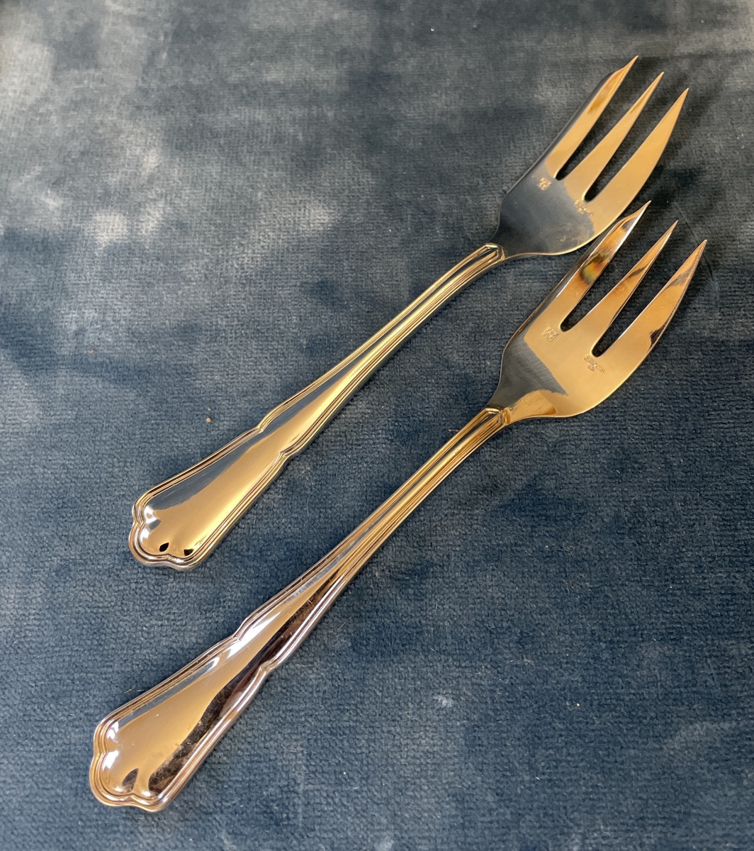 12 FOURCHETTES À GÂTEAU DE LA MAISON ERCUIS MODÈLE CONTOURS VICTORIA  EN MÉTAL ARGENTÉ