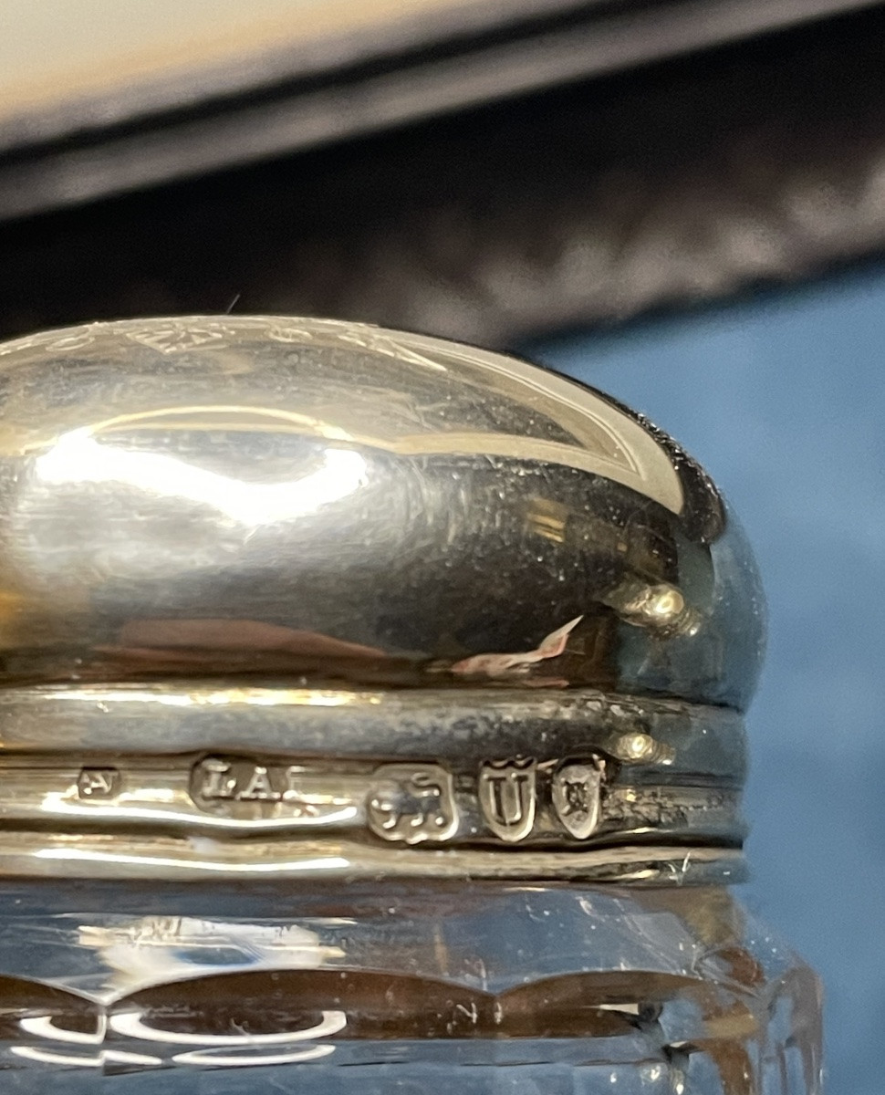 English Solid Silver And Crystal Toilet Bottles With Noble Crown And Coat Of Arms.-photo-4