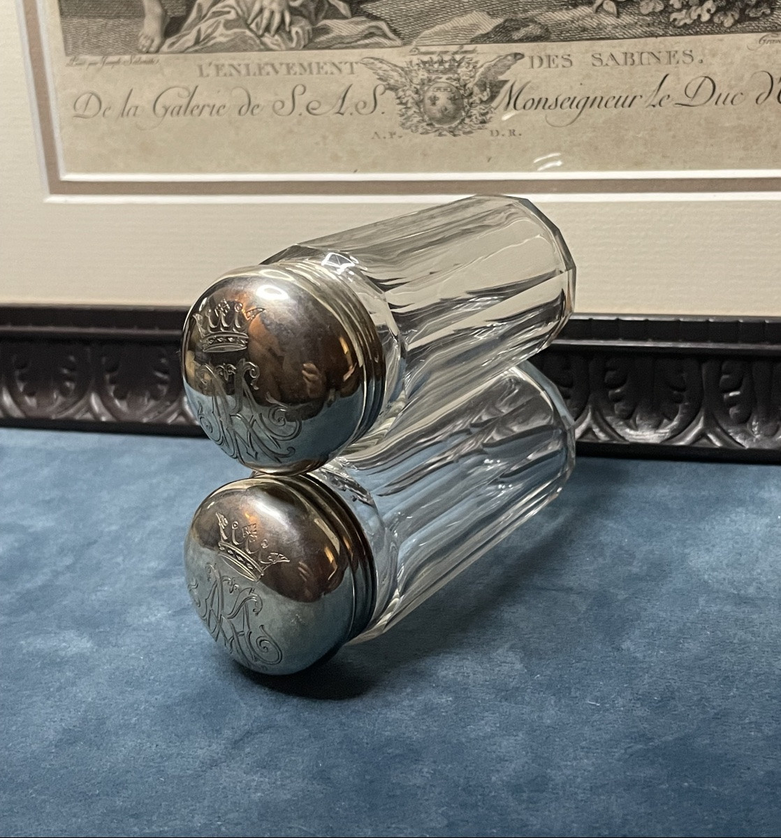 English Solid Silver And Crystal Toilet Bottles With Noble Crown And Coat Of Arms.-photo-1