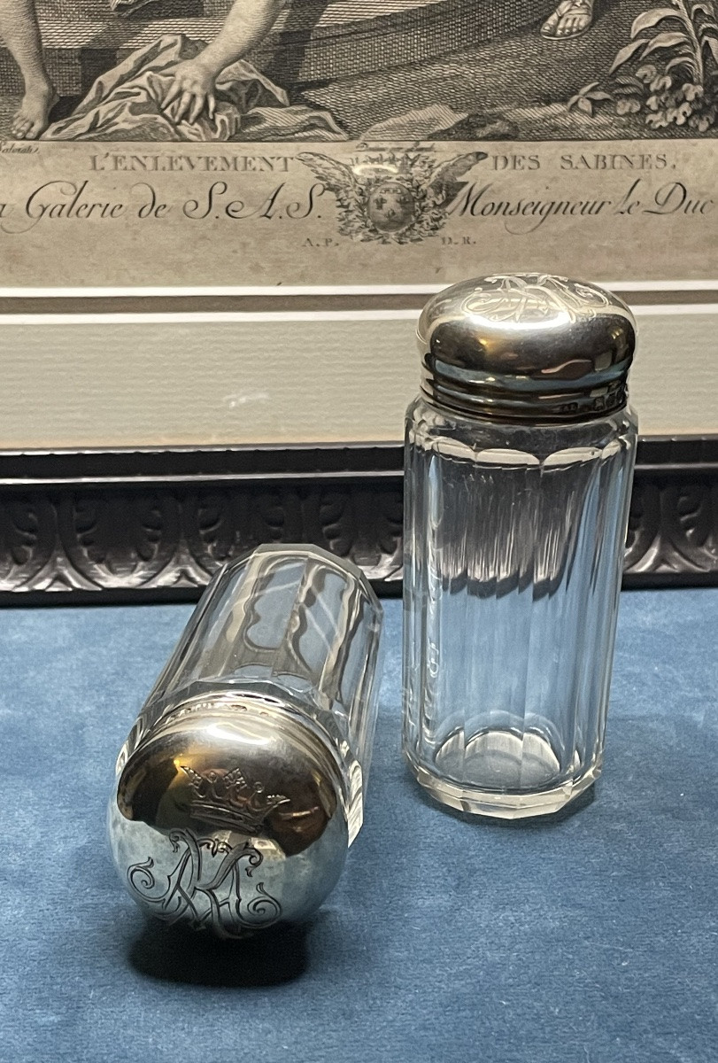 English Solid Silver And Crystal Toilet Bottles With Noble Crown And Coat Of Arms.-photo-6