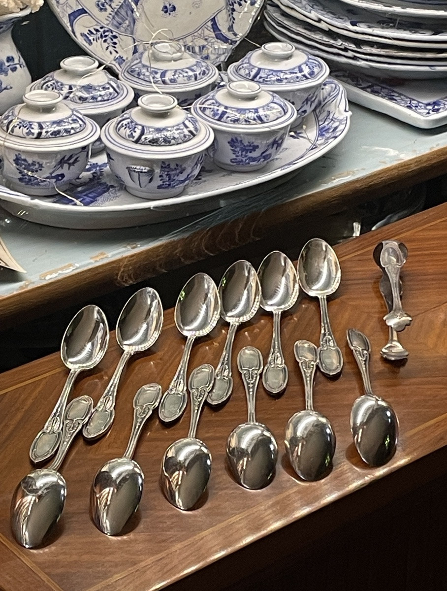 12 Ercuis House Silver-plated Metal Coffee Spoons And Sugar Tongs, Empire Silverware Pattern -photo-6