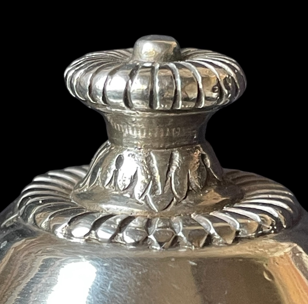 THÉIÈRE EN MÉTAL  ARGENTÉ DE L'ORFÈVRE CAYLAR & BAYARD GRAVÉE D'UNE COURONNE IMPÉRIALE  NOBLE -photo-3