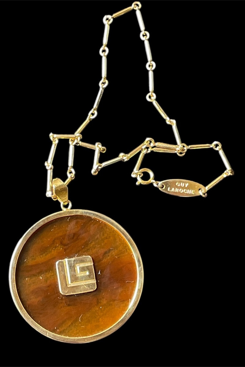 COLLIER DE LA MAISON GUY LAROCHE EN MÉTAL DORÉ ET RÉSINE AMBRÉE  BIJOUX COUTURE PARIS -photo-8