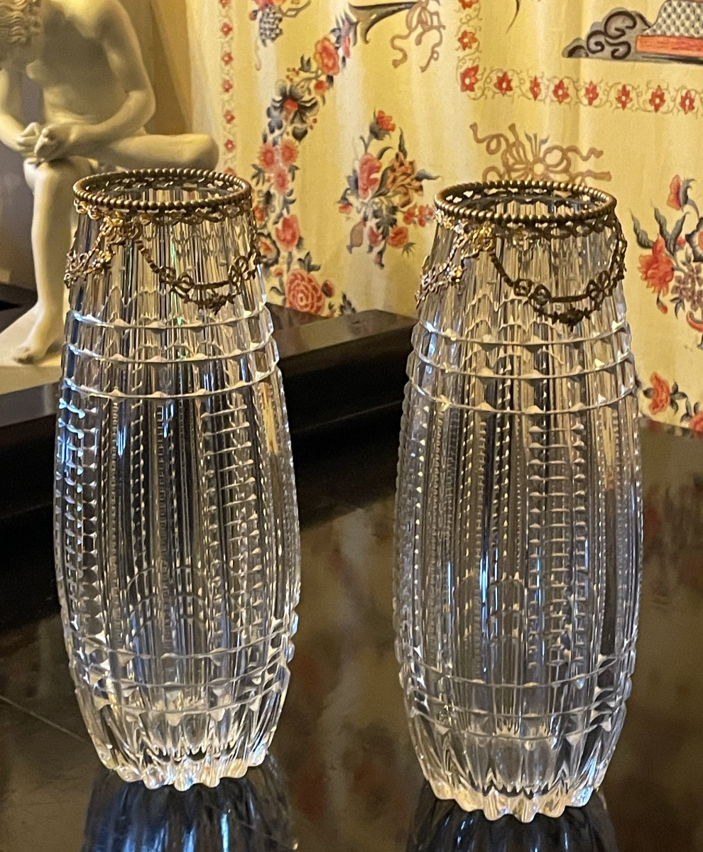 PAIRE DE VASES EN CRISTAL TAILLÉ À MONTURE PERLÉE  STYLE LOUIS XVI VERS 1920 -1930 ART DÉCO 