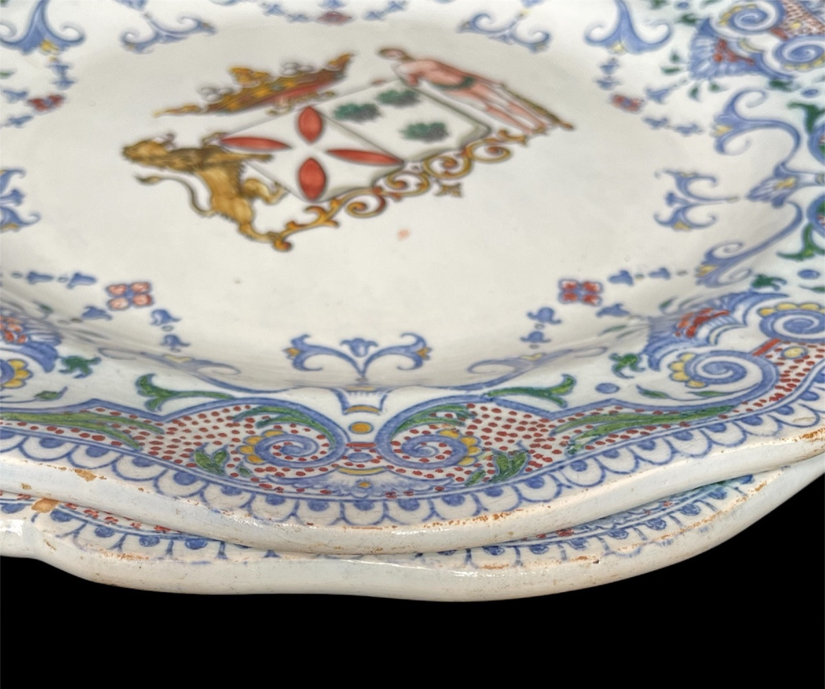 ASSIETTES EN FAÏENCE DE GIEN ARMORIE DE LA FAMILLE DE ROUGÉ COURONNE DE MARQUIS NOBLESSE BLASON-photo-4