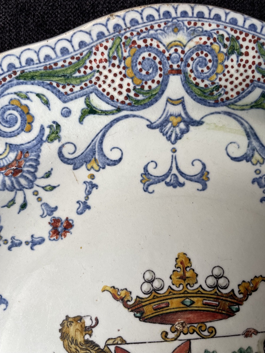 ASSIETTES EN FAÏENCE DE GIEN ARMORIE DE LA FAMILLE DE ROUGÉ COURONNE DE MARQUIS NOBLESSE BLASON-photo-6