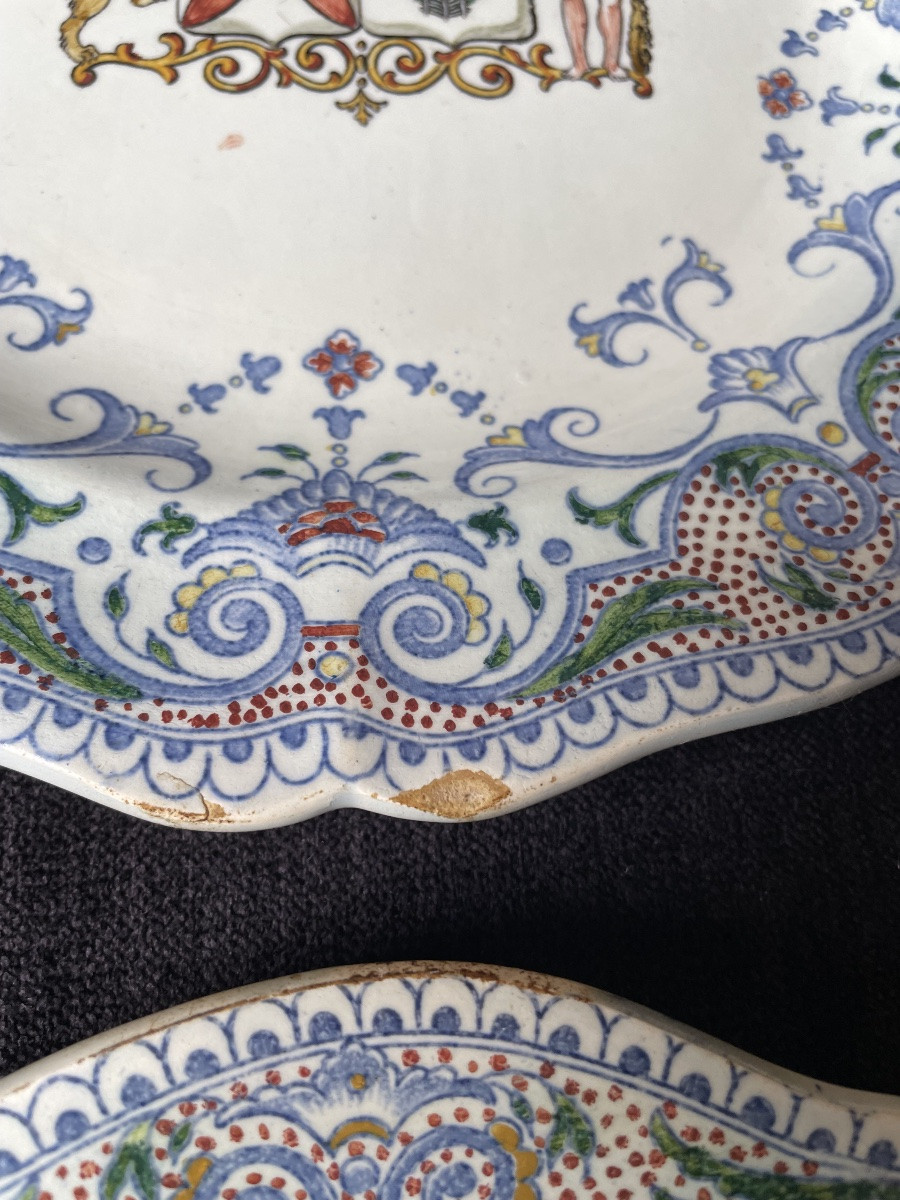 ASSIETTES EN FAÏENCE DE GIEN ARMORIE DE LA FAMILLE DE ROUGÉ COURONNE DE MARQUIS NOBLESSE BLASON-photo-7