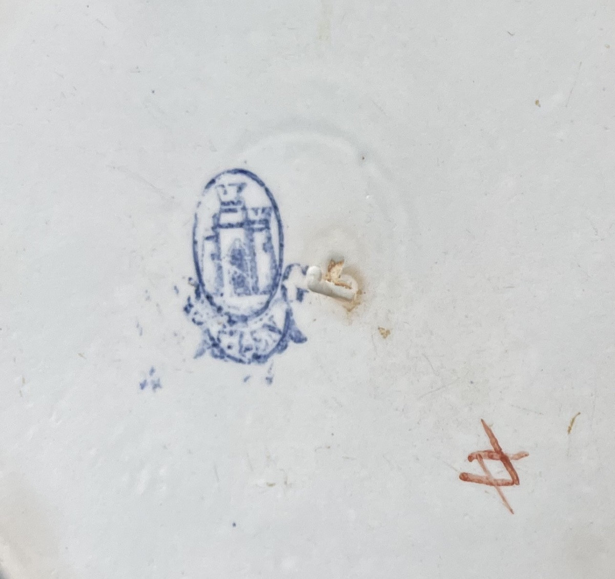 ASSIETTES EN FAÏENCE DE GIEN ARMORIE DE LA FAMILLE DE ROUGÉ COURONNE DE MARQUIS NOBLESSE BLASON-photo-8