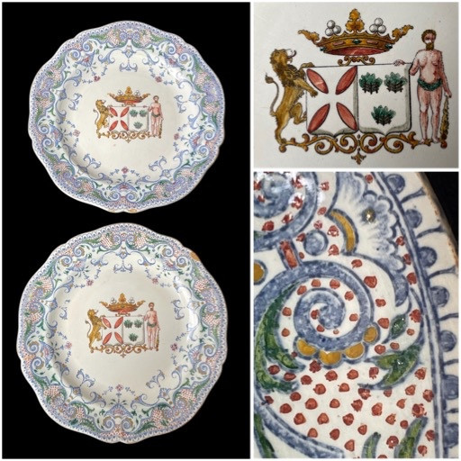 ASSIETTES EN FAÏENCE DE GIEN ARMORIE DE LA FAMILLE DE ROUGÉ COURONNE DE MARQUIS NOBLESSE BLASON