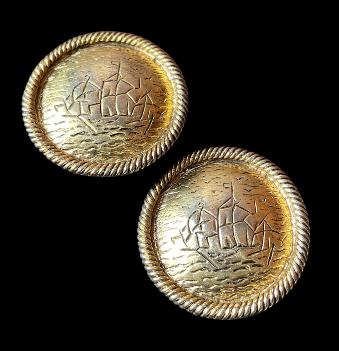 BOUCLES D'OREILLES  CLIPS DE LA MAISON TED LAPIDUS EN MÉTAL DORÉ  VINTAGE BIJOUX COUTURE  -photo-2