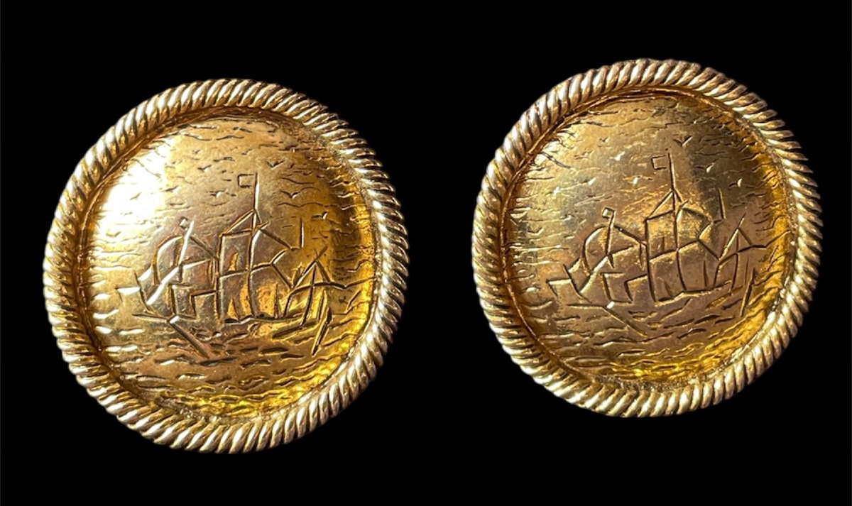 BOUCLES D'OREILLES  CLIPS DE LA MAISON TED LAPIDUS EN MÉTAL DORÉ  VINTAGE BIJOUX COUTURE  