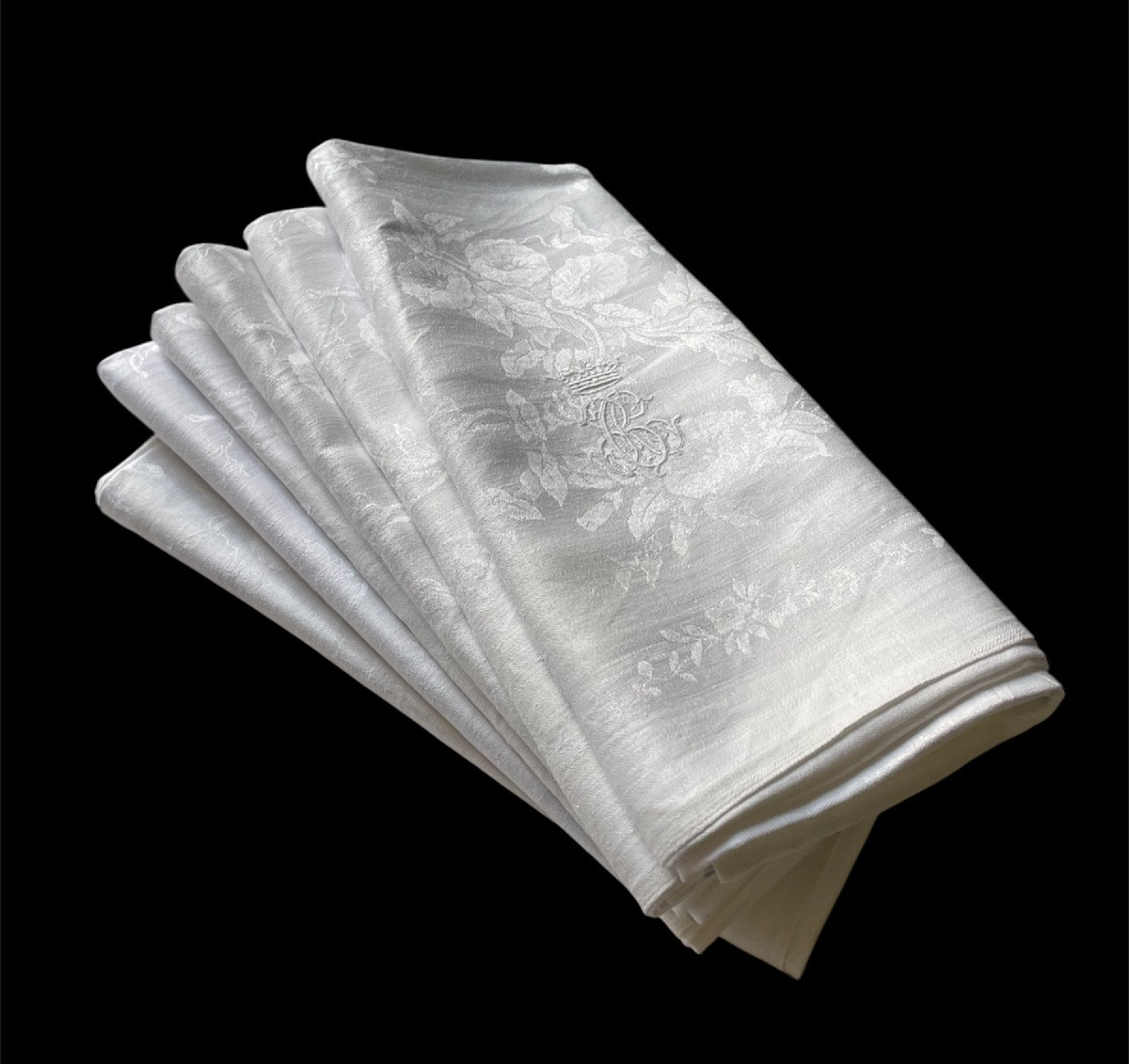 Set Of 6 Linen Damask Napkins With Marquis Crown On An Rc Noble Monogram-photo-2