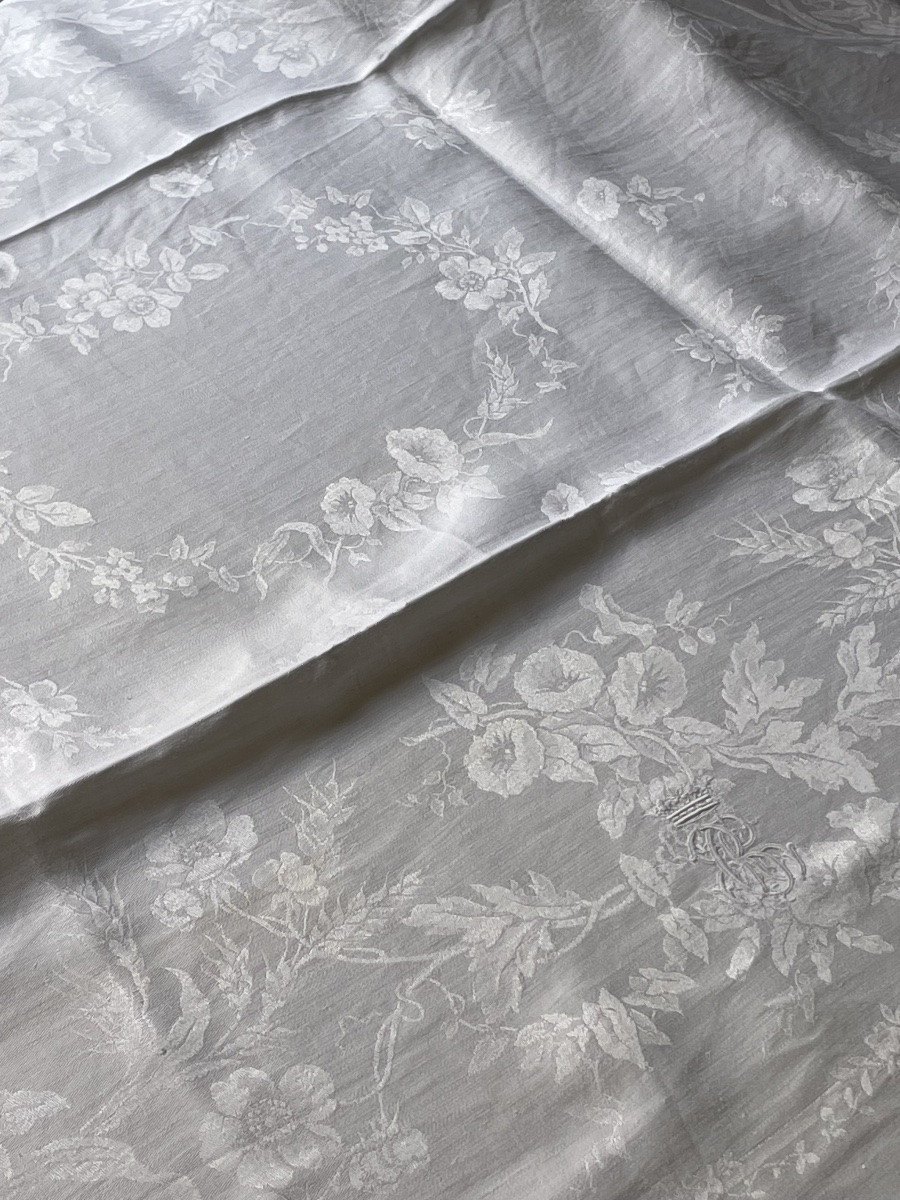 Set Of 6 Linen Damask Napkins With Marquis Crown On An Rc Noble Monogram-photo-1