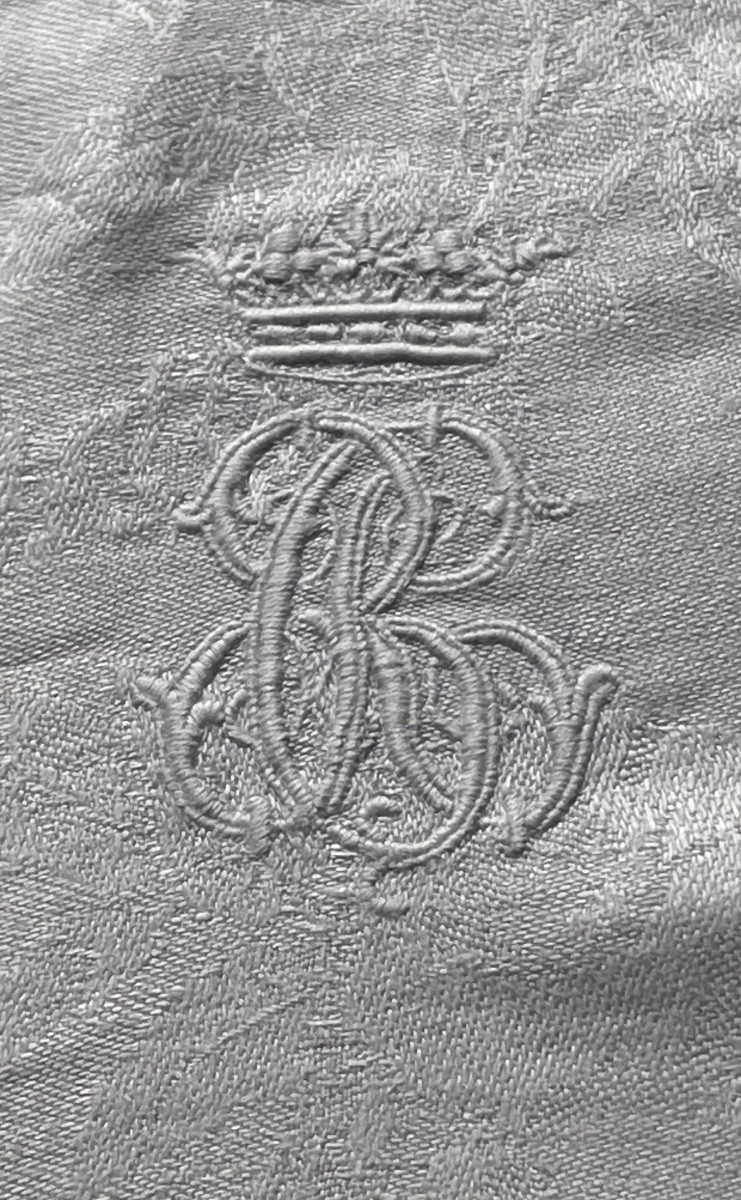 Set Of 6 Linen Damask Napkins With Marquis Crown On An Rc Noble Monogram-photo-3