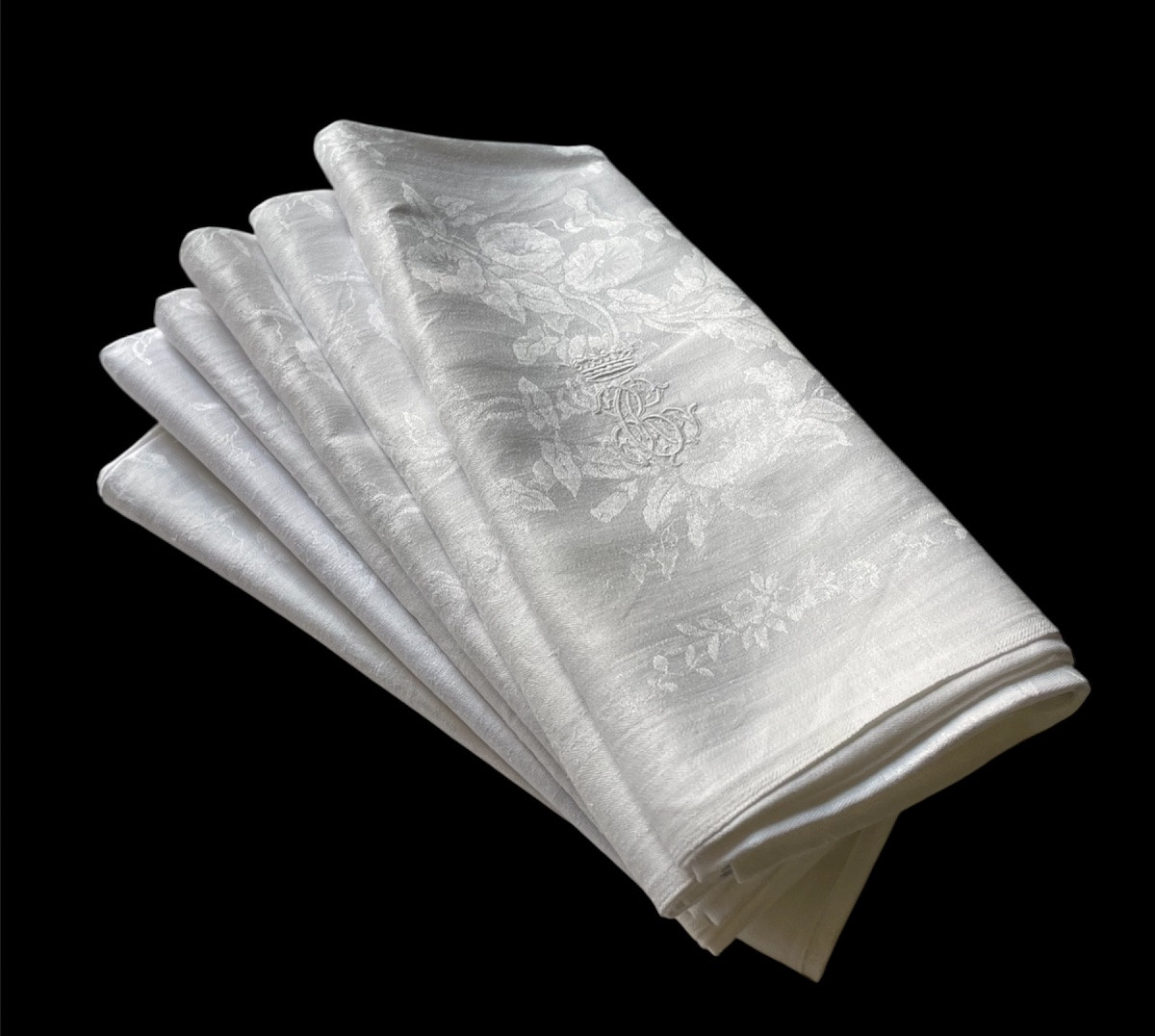 Set Of 6 Linen Damask Napkins With Marquis Crown On An Rc Noble Monogram-photo-4