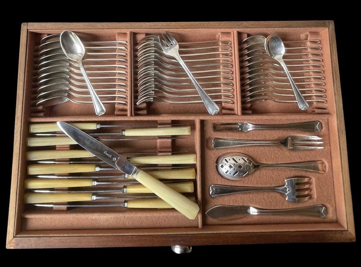 MÉNAGÈRE DE LA MAISON CHRISTOFLE  144 PIÈCES  MODÈLE CHEVRON PAR LUC LANEL  EN MÉTAL ARGENTÉ  -photo-3