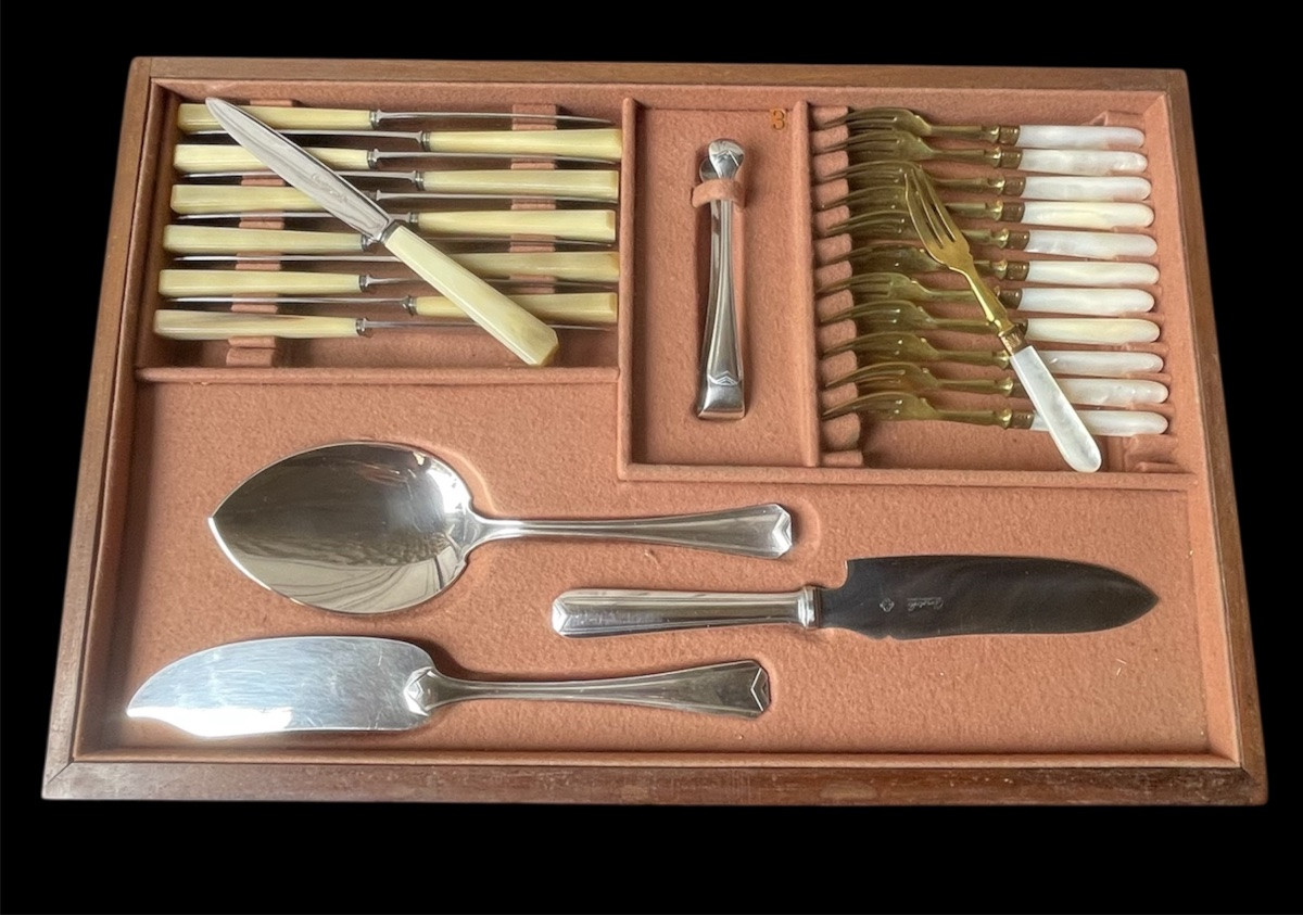 MÉNAGÈRE DE LA MAISON CHRISTOFLE  144 PIÈCES  MODÈLE CHEVRON PAR LUC LANEL  EN MÉTAL ARGENTÉ  -photo-4