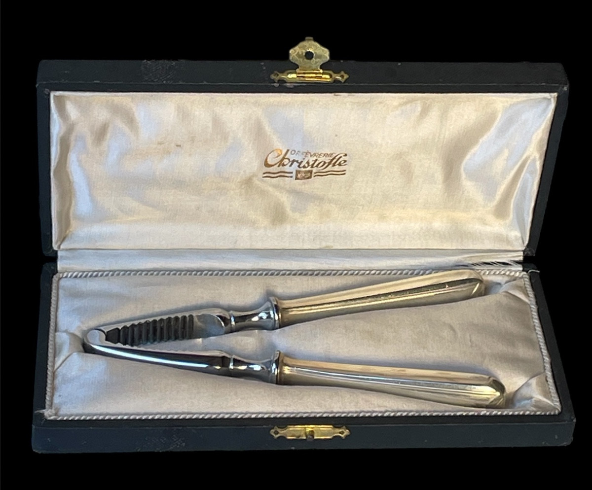 CASSE-NOIX EN MÉTAL ARGENTÉ DE LA MAISON CHRISTOFLE MODÈLE CHEVRON PAR LUC LANEL ART DÉCO 