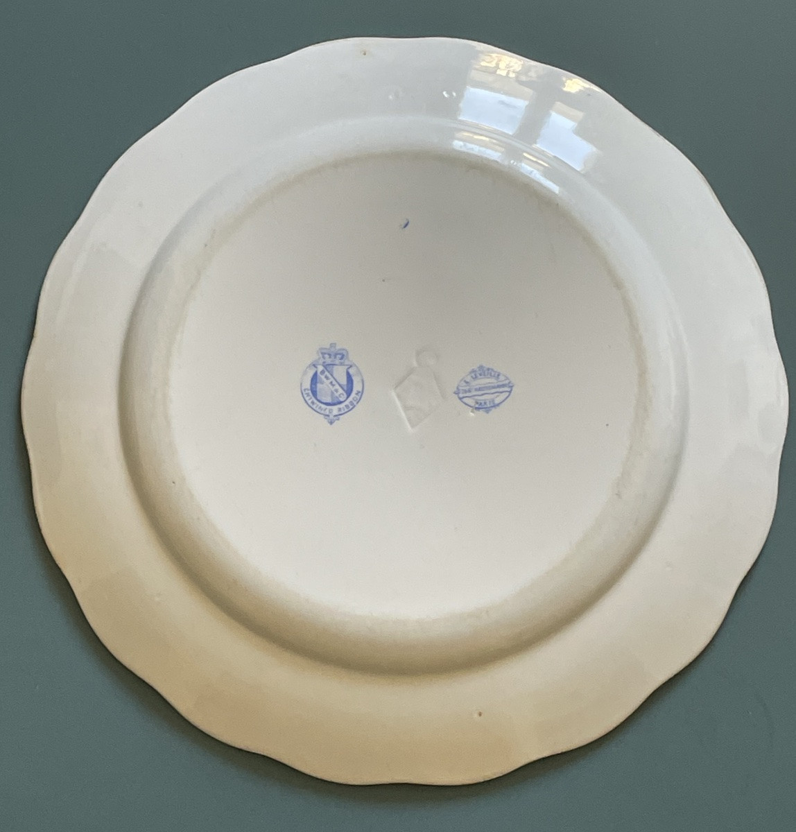 PLAT EN FAÏENCE ANGLAISE COURONNE DE BARON  MAISON  ERNEST-BAPTISTE LÉVEILLÉ NOBLE ARISTOCRATIE-photo-1