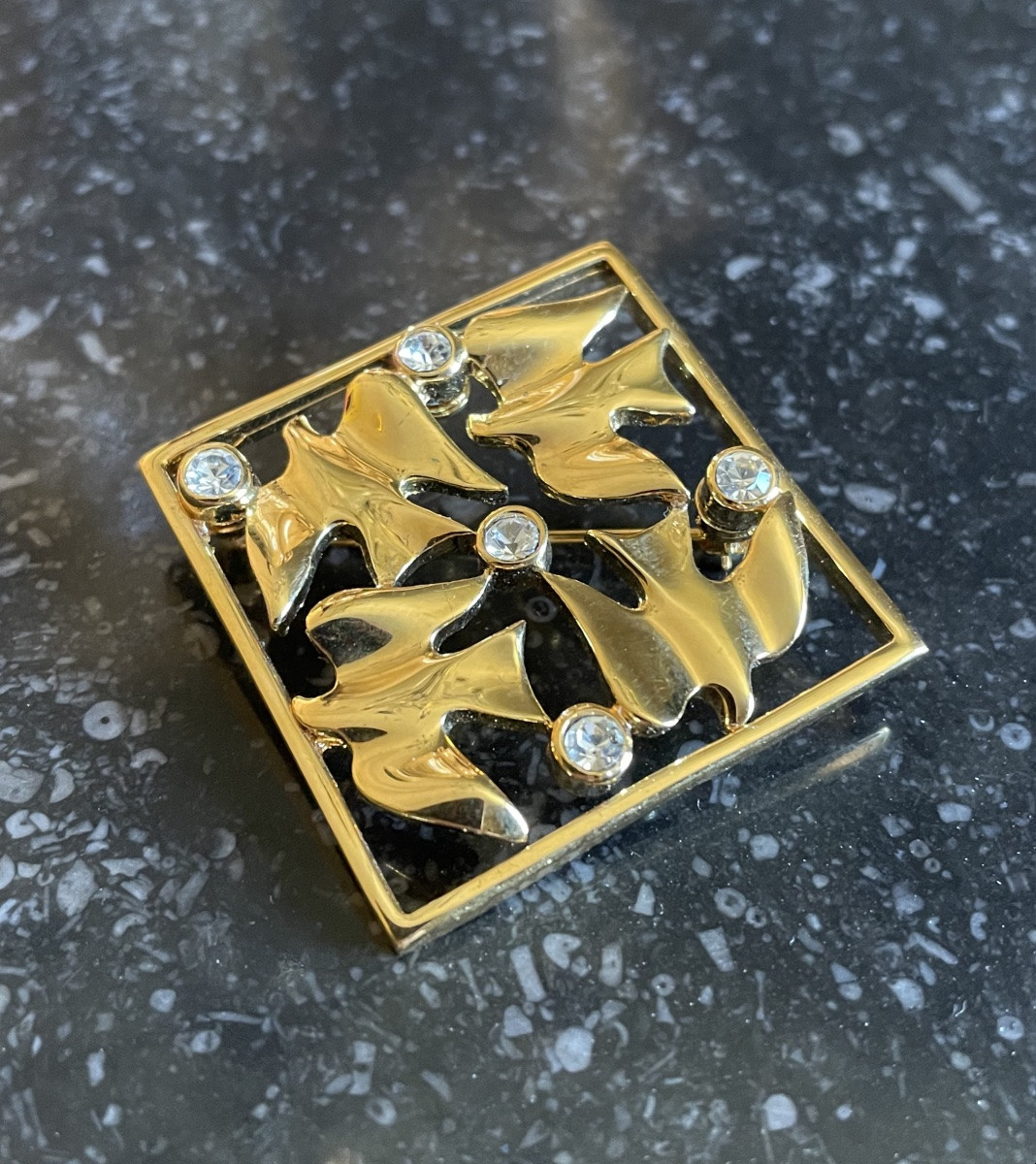 BROCHE DE LA MAISON NINA RICCI BIJOU ESPRIT COUTURE  EN MÉTAL DORÉ ET STRASS  VINTAGE-photo-4