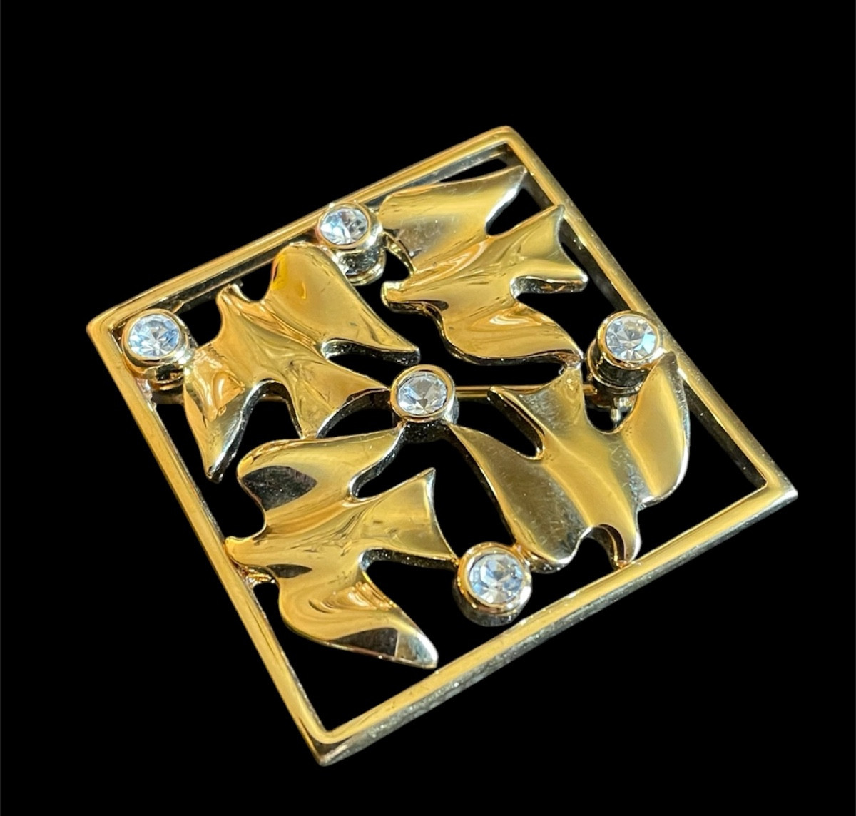 BROCHE DE LA MAISON NINA RICCI BIJOU ESPRIT COUTURE  EN MÉTAL DORÉ ET STRASS  VINTAGE