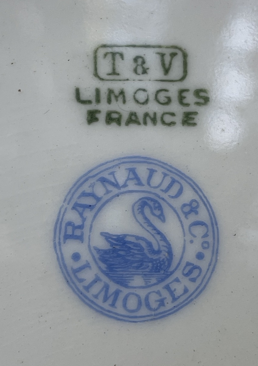 SERVICE  DE TABLE DE LA MAISON RAYNAUD EN PORCELAINE DE LIMOGES LISERÉ DORÉ GUIRLANDE DE FLEURS-photo-3