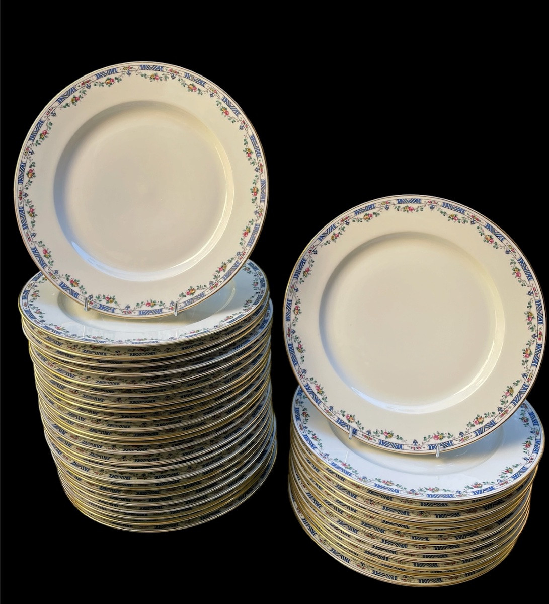 SERVICE  DE TABLE DE LA MAISON RAYNAUD EN PORCELAINE DE LIMOGES LISERÉ DORÉ GUIRLANDE DE FLEURS-photo-1