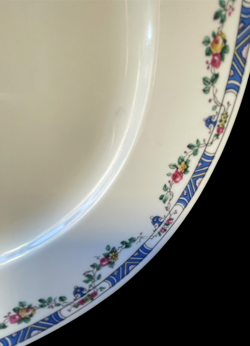 SERVICE  DE TABLE DE LA MAISON RAYNAUD EN PORCELAINE DE LIMOGES LISERÉ DORÉ GUIRLANDE DE FLEURS-photo-4
