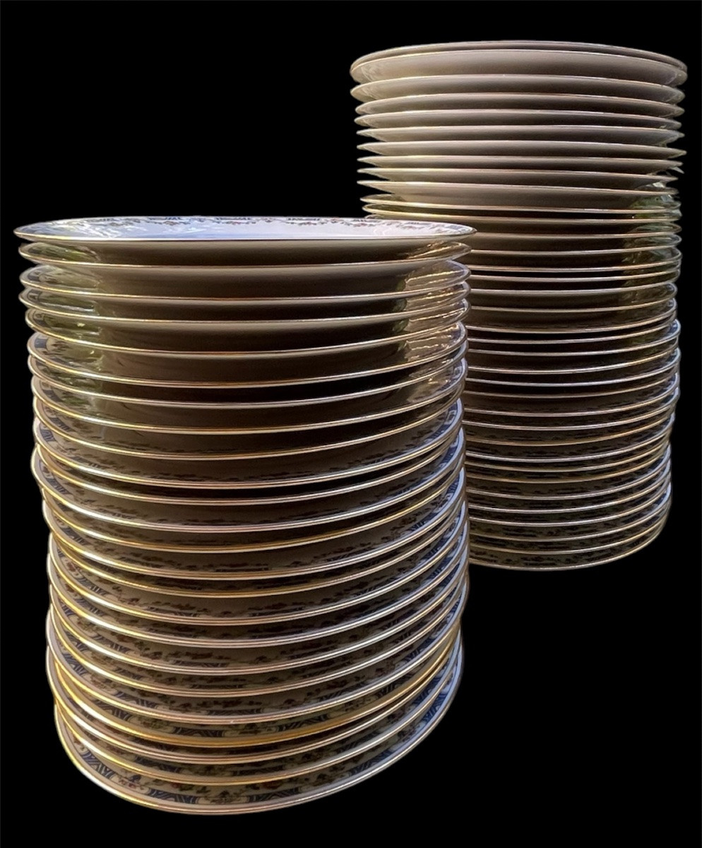 SERVICE  DE TABLE DE LA MAISON RAYNAUD EN PORCELAINE DE LIMOGES LISERÉ DORÉ GUIRLANDE DE FLEURS-photo-7