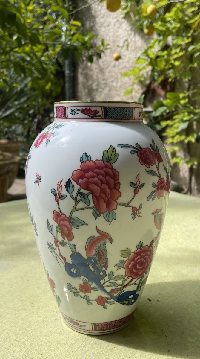 VASE DE LA MAISON BERNARDAUD EN PORCELAINE DE LIMOGES DÉCOR ASIATIQUE AUX OISEAUX 