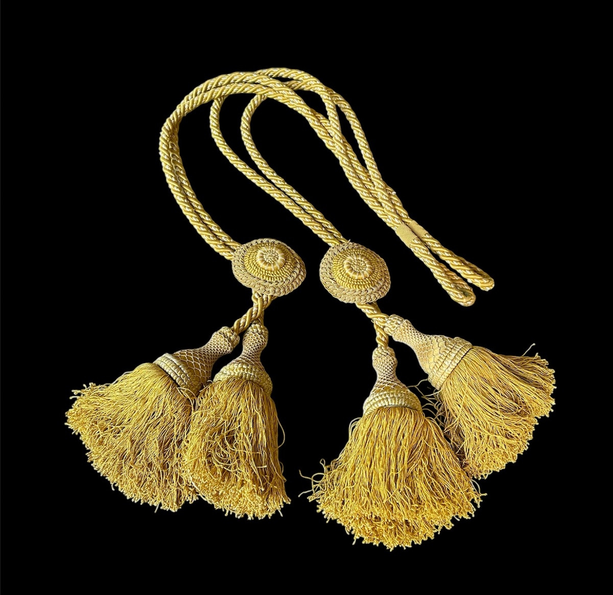 PAIRE D’EMBRASSES DE RIDEAUX EN PASSEMENTERIE JAUNE OCRE  À DOUBLE POMPON  ET MASCARON-photo-1