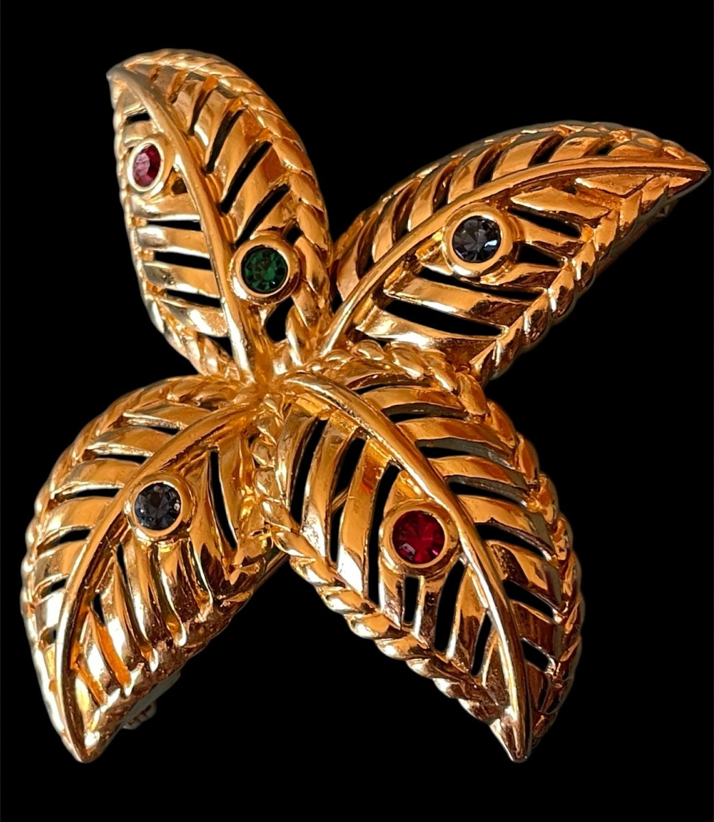 BROCHE COUTURE DE LA MAISON LANVIN PARIS DORÉE FEUILLES STYLISÉES ET STRASS MULTICOLORES -photo-2