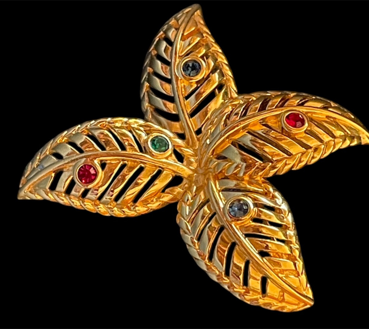 BROCHE COUTURE DE LA MAISON LANVIN PARIS DORÉE FEUILLES STYLISÉES ET STRASS MULTICOLORES -photo-7