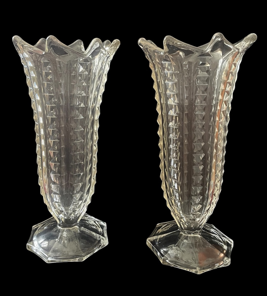 PAIRE DE VASES ART DÉCO  EN CRISTAL TAILLÉ VERS 1920 -1930  