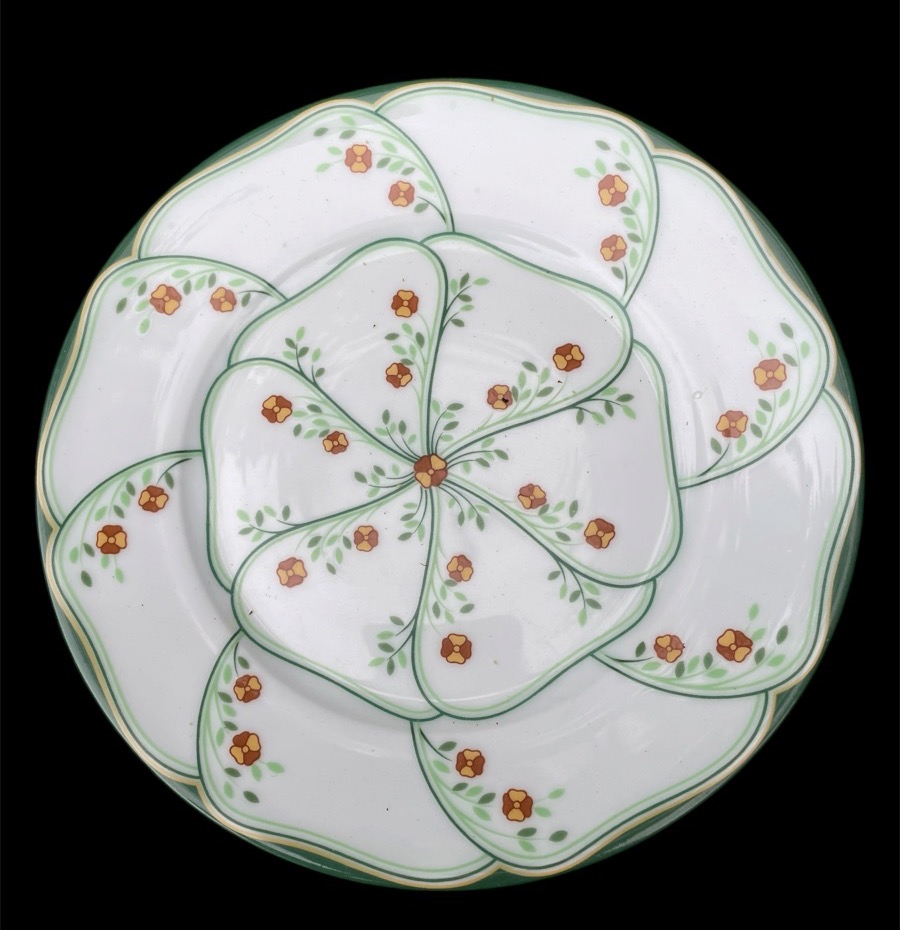 SÉRIE DE 8  ASSIETTES À GÂTEAU MODÈLE LOTUS  DE LA  MAISON HAVILAND  PORCELAINE  -photo-1