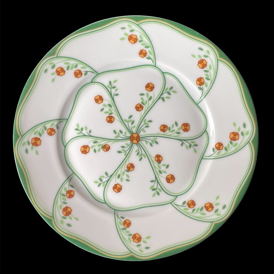 SÉRIE DE 8  ASSIETTES À GÂTEAU MODÈLE LOTUS  DE LA  MAISON HAVILAND  PORCELAINE  