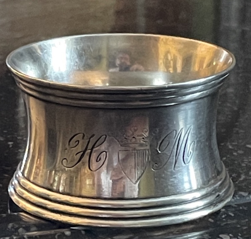 ROND DE SERVIETTE ARMOIRIÉ CHRISTOFLE EN MÉTAL ARGENTÉ CHIFFRE HM SOUS COURONNE DE VICOMTE XIXE-photo-2