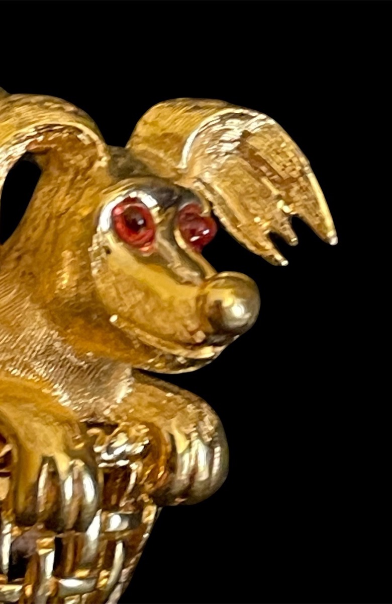 BROCHE BESTIAIRE TECKEL DE LA MAISON MARCEL BOUCHER EN MÉTAL DORÉ ET PIERRES ROUGES -photo-3