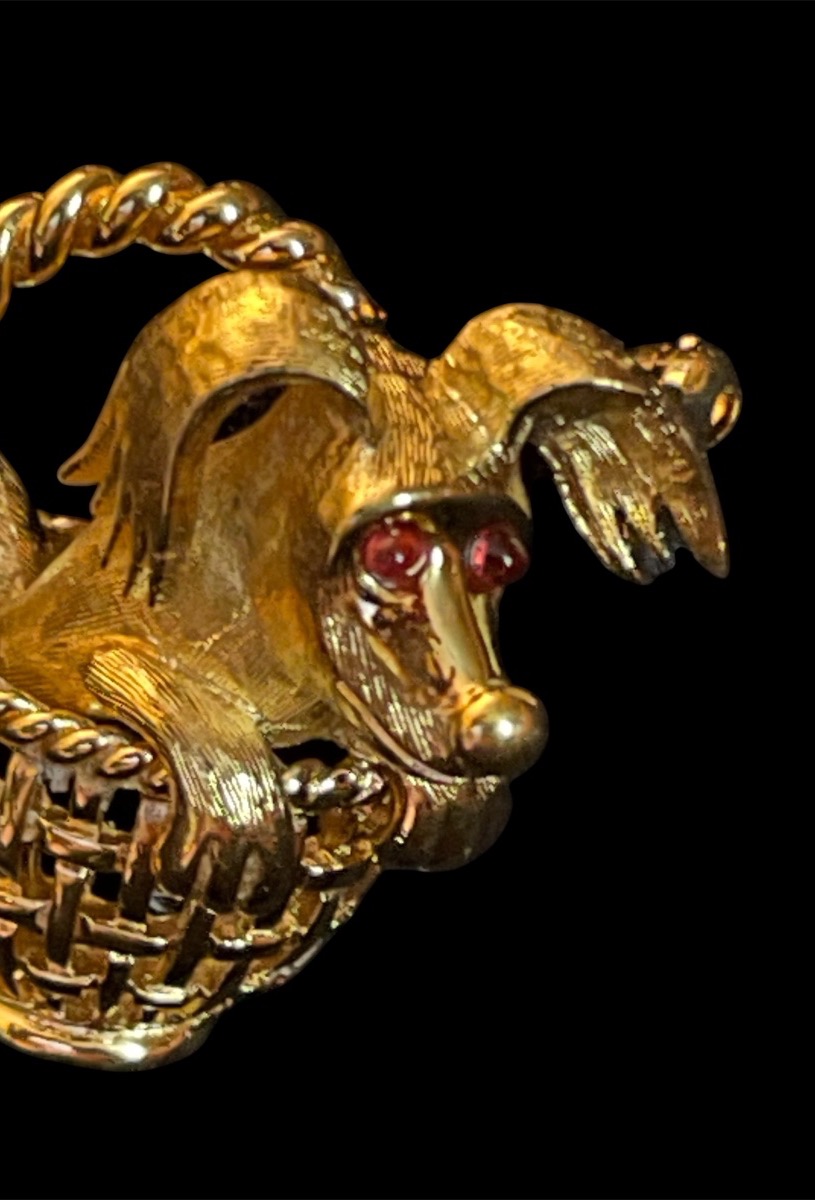 BROCHE BESTIAIRE TECKEL DE LA MAISON MARCEL BOUCHER EN MÉTAL DORÉ ET PIERRES ROUGES -photo-8