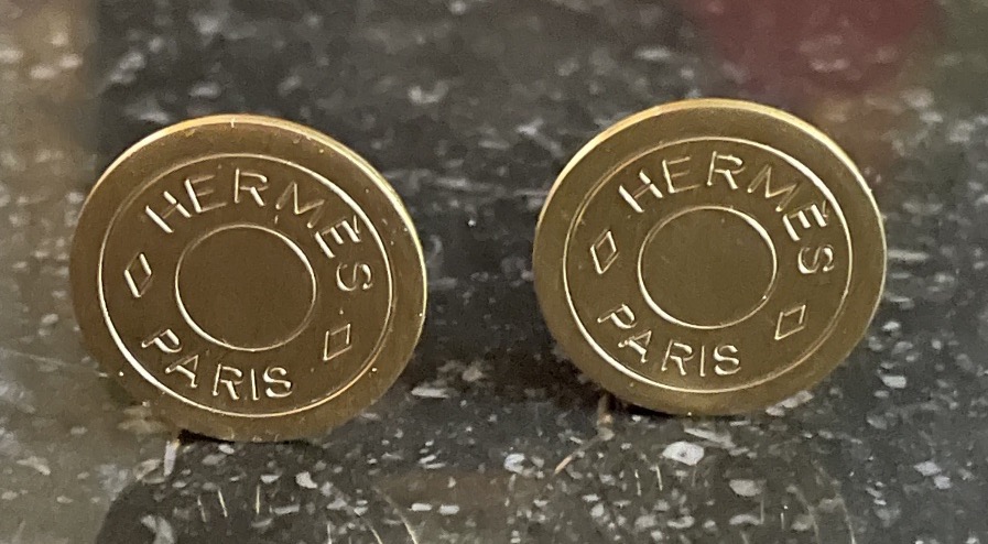 PAIRE DE BOUCLES D'OREILLES CLIPS  CLOU DE SELLE DE LA MAISON HERMÈS  BIJOUX  FANTAISIES  PARIS