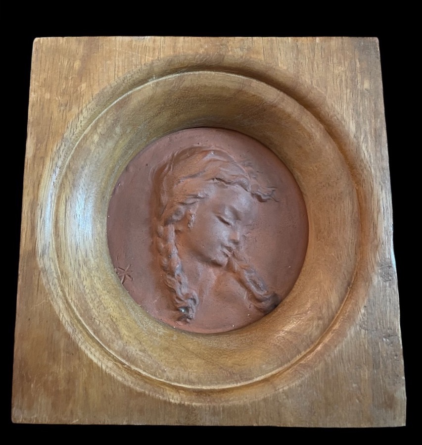 MÉDAILLON EN TERRE CUITE PAR KOOS VAN DER KAAIJ  PROFIL DE JEUNE VERS 1950 1960