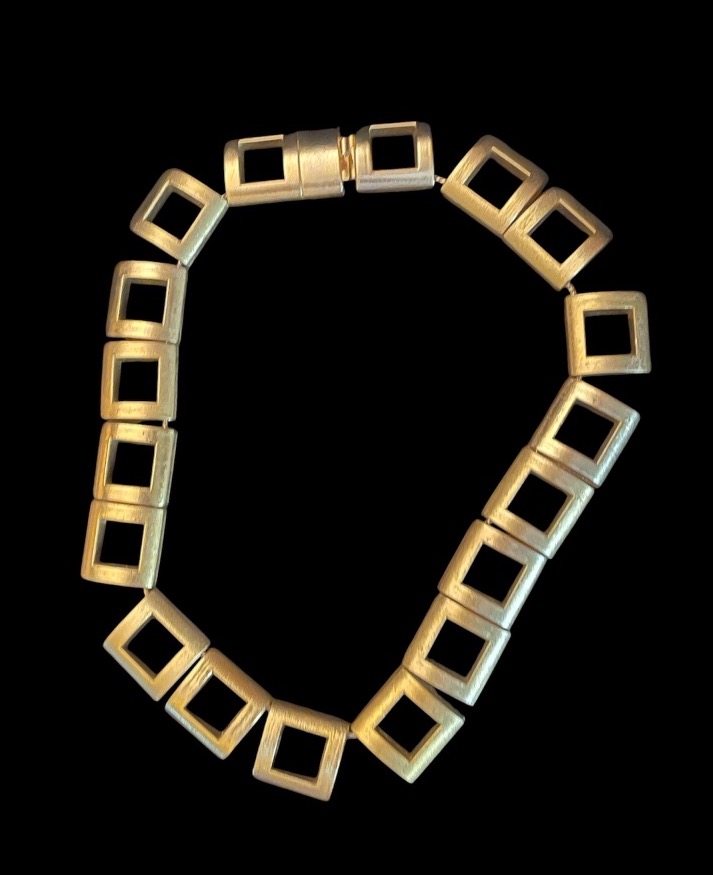 COLLIER RAS-DE-COU GRIFFÉ HELENA RUBINSTEIN MÉTAL DORÉ VERS 1980 BIJOUX COUTURE -photo-1