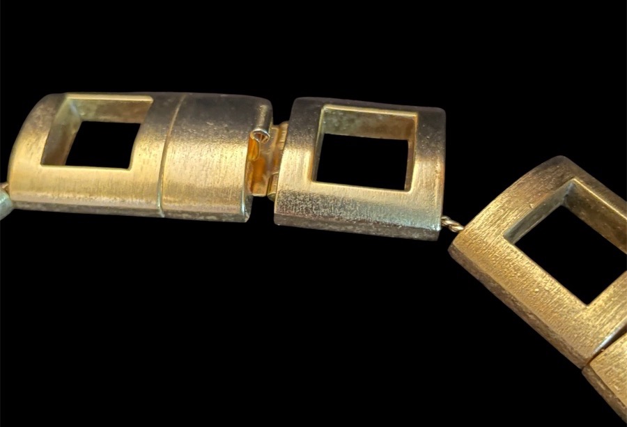 COLLIER RAS-DE-COU GRIFFÉ HELENA RUBINSTEIN MÉTAL DORÉ VERS 1980 BIJOUX COUTURE -photo-4