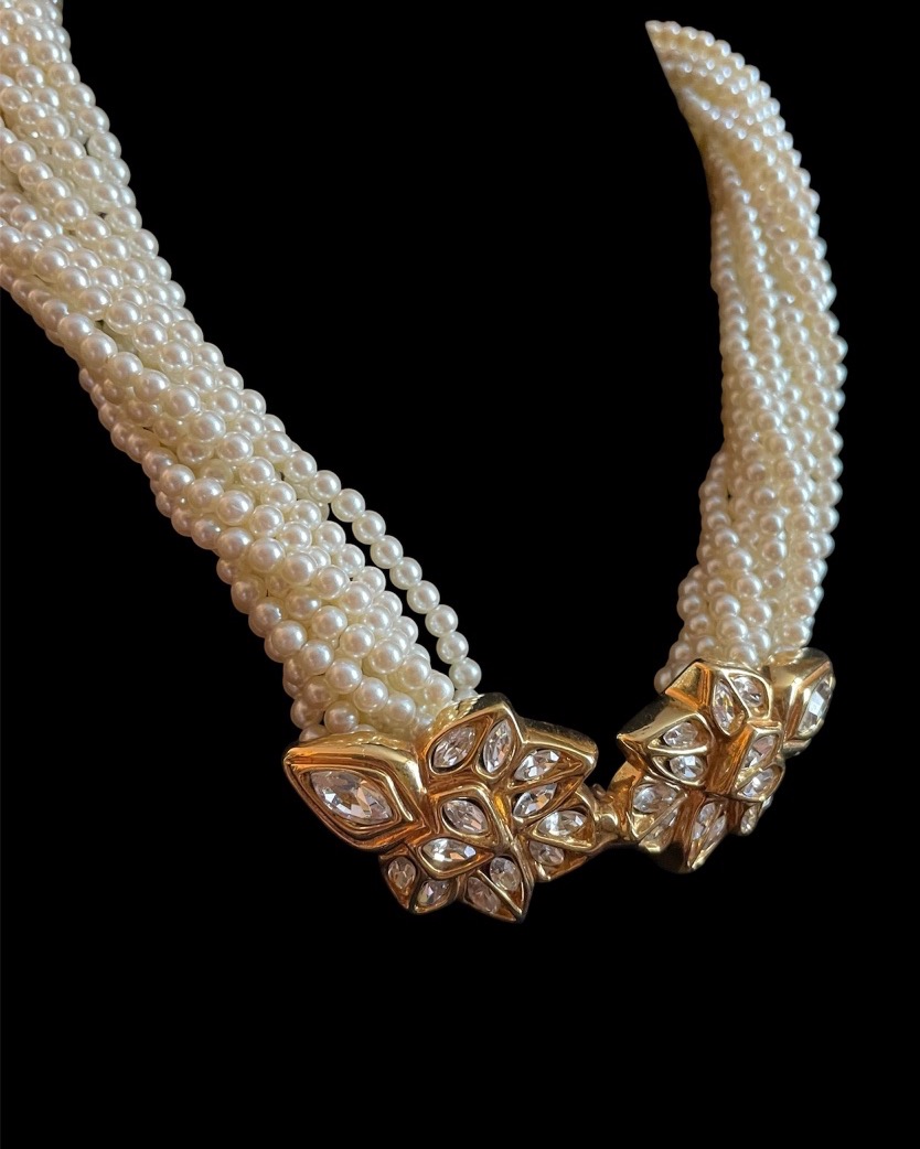 COLLIER  DE LA MAISON ESCADA MULTIRANGS DE PERLES FANTAISIE ET MOTIF FLORAL VERS 1990-photo-2