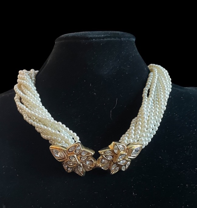 COLLIER  DE LA MAISON ESCADA MULTIRANGS DE PERLES FANTAISIE ET MOTIF FLORAL VERS 1990-photo-3